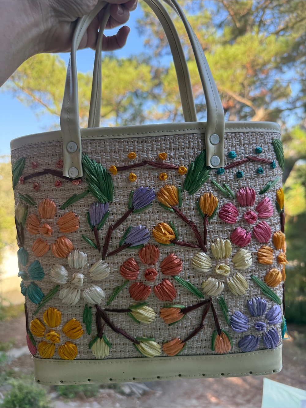 Cabana vintage bag raffia floral embroidered feminine *missing latch- wood woven